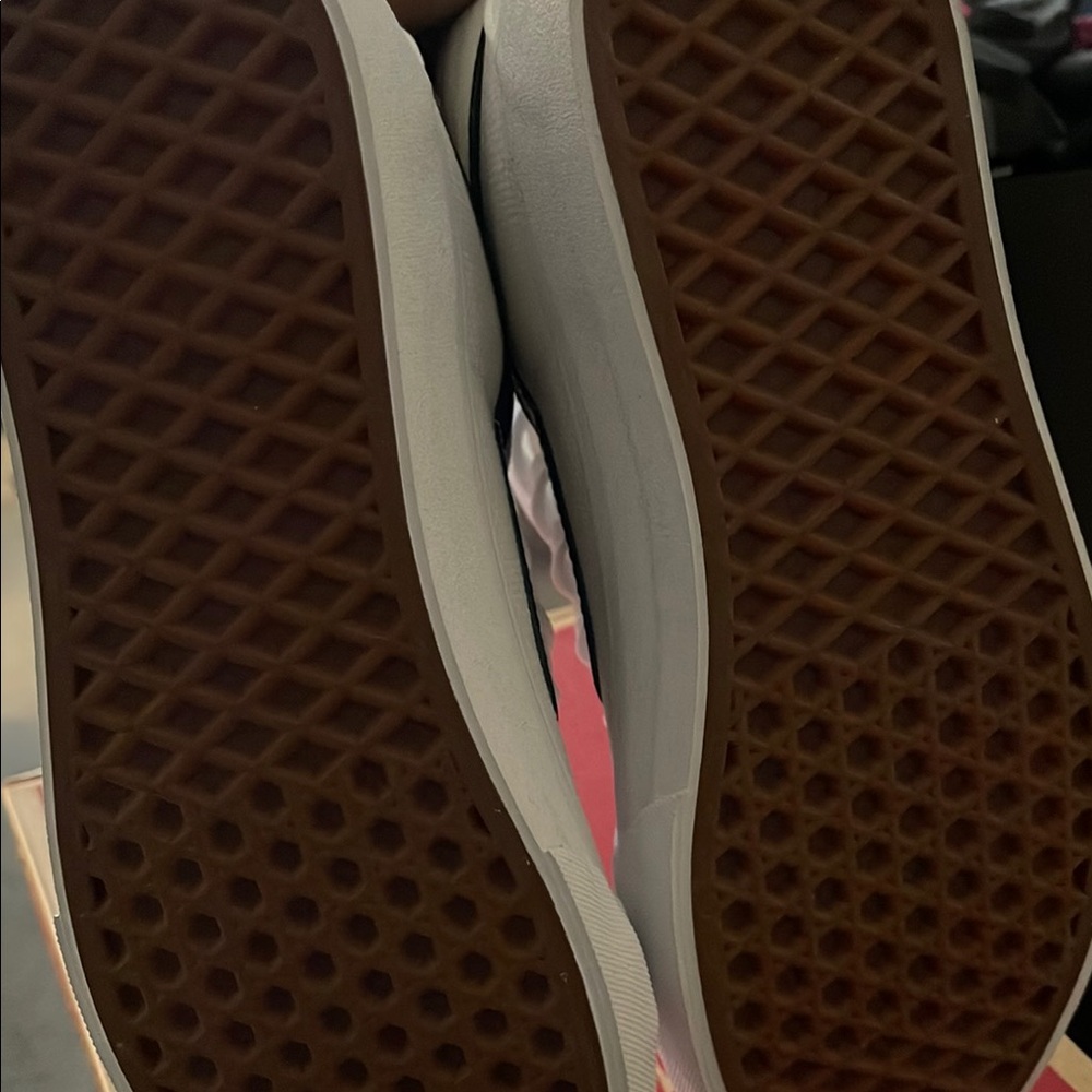 Vans - Picture 2 of 4